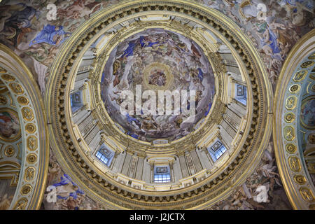 Soffitto dipinto "Il Paradiso" dal Barocco italiano pittore Giovanni Lanfranco (1643) nella cupola della reale Cappella del Tesoro di San Gennaro (Reale cappella del Tesoro di San Gennaro) nel Duomo di Napoli (Duomo di Napoli) in Napoli, campania, Italy. Foto Stock