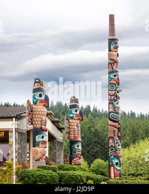 Stati Uniti d'America, nello Stato di Washington, Jamestown. Totem art. (PR) Credito come: Don Paulson Jaynes / Galleria / DanitaDelimont.com Foto Stock