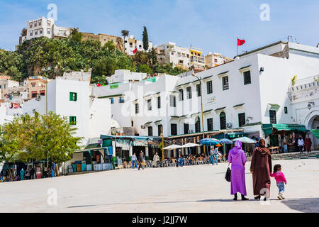 Piazza della Città santa di Moulay Idriss. Meknes, Marocco, Africa del Nord Foto Stock