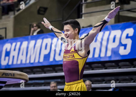 West Point, NY, STATI UNITI D'AMERICA. 22 apr, 2017. Aprile 22, 2017: Minnesota Golden i Gopher ginnasta Justin Karstadt celebra dopo la concorrenza vault durante il 2017 collegiale nazionale MenÃ¢â'¬â"¢s ginnastica campionati a Holleder CenterÃ¢â'¬â"¢s Christl Arena di West Point, New York. Credito: Scott Taetsch/ZUMA filo/Alamy Live News Foto Stock