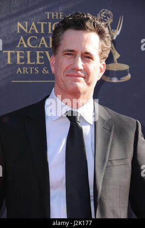 Pasadena, CA, Stati Uniti d'America. 28 apr, 2017. 28 Aprile 2017 - Pasadena, California - Michael Lowry. Xliv diurno annuale Creative Arts Emmy Awards tenutosi a Pasadena Civic Center di Pasadena. Photo credit: Birdie Thompson/AdMedia Credito: Birdie Thompson/AdMedia/ZUMA filo/Alamy Live News Foto Stock