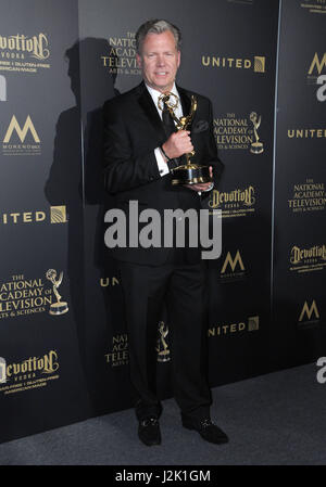 Pasadena, CA, Stati Uniti d'America. 28 apr, 2017. 28 Aprile 2017 - Pasadena, California - Chris Hansen. Xliv diurno annuale Creative Arts Emmy Awards tenutosi a Pasadena Civic Center di Pasadena. Photo credit: Birdie Thompson/AdMedia Credito: Birdie Thompson/AdMedia/ZUMA filo/Alamy Live News Foto Stock