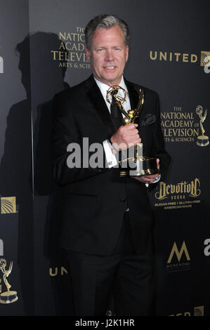 Pasadena, CA, Stati Uniti d'America. 28 apr, 2017. 28 Aprile 2017 - Pasadena, California - Chris Hansen. Xliv diurno annuale Creative Arts Emmy Awards tenutosi a Pasadena Civic Center di Pasadena. Photo credit: Birdie Thompson/AdMedia Credito: Birdie Thompson/AdMedia/ZUMA filo/Alamy Live News Foto Stock