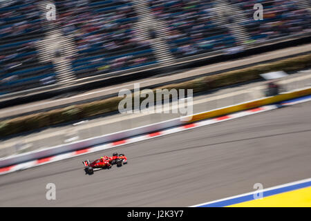 Sochi, Russia. 29 apr, 2017. Ferrarista Kimi Raikkonen di Finlandia gare durante la terza sessione di prove libere della Formula Uno russo Grand Prix a Sochi circuito Autodrom a Sochi, Russia, Aprile 29, 2017. Credito: Wu Zhuang/Xinhua/Alamy Live News Foto Stock