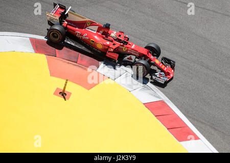 Sochi, Russia. 29 apr, 2017. Driver Ferrari Sebastian Vettel di Germania prende una curva durante la terza sessione di prove libere della Formula Uno russo Grand Prix a Sochi circuito Autodrom a Sochi, Russia, Aprile 29, 2017. Credito: Wu Zhuang/Xinhua/Alamy Live News Foto Stock