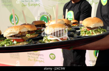 Grande apertura di Wahlburgers al Grand Bazaar negozi al Bally's Las Vegas offre: Wahlburgers dove: Las Vegas, Nevada, Stati Uniti quando: 28 Mar 2017 Foto Stock