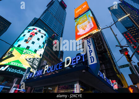 New York Police Dept ufficio esterno in Times Square a New York
