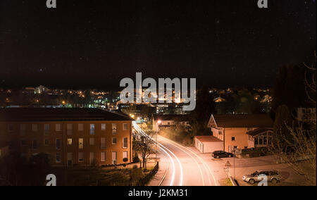 Scatto notturno della città Grafenau nella foresta bavarese Foto Stock