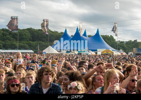 Robin Hill Country Park, Isle of Wight, Regno Unito. Il 9 settembre 2016. La folla a Bestival Music Festival 2016. © sarà Bailey / Alamy Foto Stock