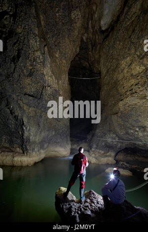 Esplorare il fiume Pazinčica dolina in Pazin Foto Stock