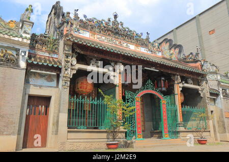 Tempio Thien Hau nella Chinatown di Ho Chi Minh City Vietnam. Tempio Thien Hau è uno stile Cinese Tempio del Mare Cinese dea Mazu a Chinatown. Foto Stock