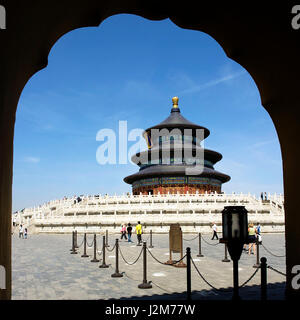 Cina, Pechino, Distretto di Chongwen, Tempio del Paradiso (Tian Tan) elencati come patrimonio mondiale dall'UNESCO, la sala della preghiera del buon raccolto Foto Stock