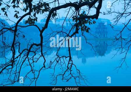 Il Vietnam, Hanoi, Lago Hoan Kiem e Thap Rua, Turtle Pagoda Foto Stock