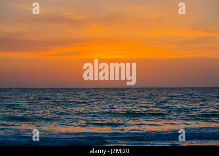 Un bellissimo tramonto sul Golfo del Messico su Indian Rocks Beach, Florida. Foto Stock