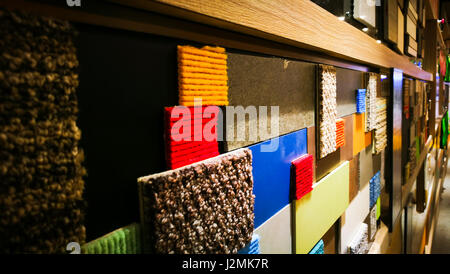 Colorata del tappeto sul muro per lo sfondo Foto Stock