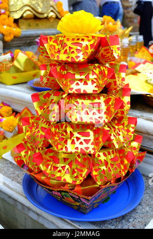 Joss Paper offerto alla casa gli spiriti e gli angeli. Foto Stock