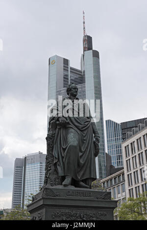 Statua di bronzo di Johann Wolfgang von Goethe a Francoforte, Germania Foto Stock