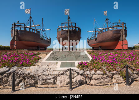 Santander, Spagna - 20 Aprile 2017: Monumento a Cristoforo Colombo caravel navi copys d'America alla scoperta, nel parco di Magdalena, Santander, Cant Foto Stock