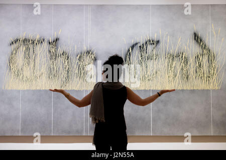 Foto: Addetto stampa Adeline Amar Pittura 'The Final End' SALE D'ARTISTA: Musica dai balconi - ed Ruscha and Foto Stock