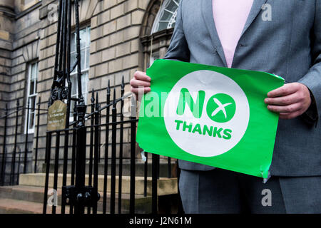 Il primo ministro Alex Salmond fa notare che non si ripresenterà alle elezioni e si dimette a nove Foto Stock