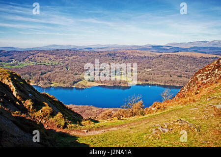 I contorni di gommatori come, al di sopra del lago di Windermere, visto in primavera in una giornata di sole Foto Stock