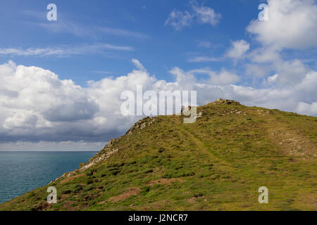 Scogliere a Port Quin in North Cornwall Foto Stock