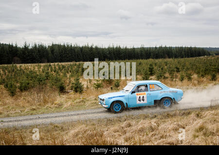 Wark, Regno Unito - 29 Aprile 2017: Rally Car prendendo parte alla Pirelli International Rally 2017 (Sezione Storica). Driver Mark Boulton e Co-Driver Mike Curry in una Ford Escort Mk1. Foto Stock