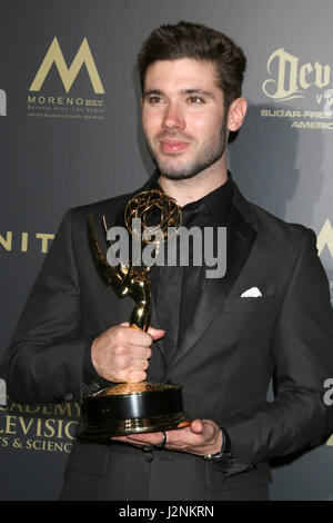 Pasadena, CA, Stati Uniti d'America. 29 apr, 2017. LOS ANGELES - Apr 29: Kristos Andrews a 2017 ore diurne Creative Emmy Awards a Pasadena Civic Auditorium di Aprile 29, 2017 a Pasadena, CA Credito: Kathy Hutchins/via filo di ZUMA ZUMA/filo/Alamy Live News Foto Stock