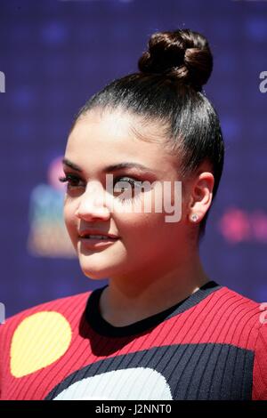 Los Angeles, CA, Stati Uniti d'America. 29 apr, 2017. Laurie Hernandez presso gli arrivi per Radio Disney Music Awards - Gli arrivi, Microsoft Theatre, Los Angeles, CA, 29 aprile 2017. Credito: JA/Everett raccolta/Alamy Live News Foto Stock