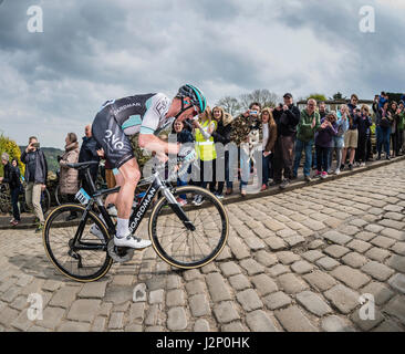 Shibden parete, Halifax, Regno Unito. 30 apr, 2017. Tour de Yorkshire cycle race sulla parete Shibden, Halifax, UK Credit: stephen FLEMING/Alamy Live News Foto Stock