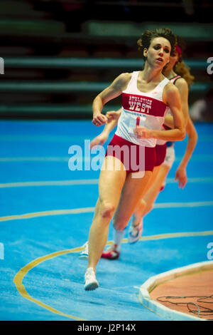 Mary Decker competono al coperto 1982 Olympic Invitational, Madison Square Garden a New York Foto Stock