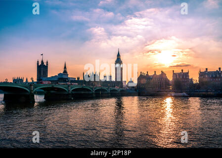 Big Ben, le Houses of Parliament, Westminster Bridge, Thames, Tramonto, City of Westminster, Londra, regione di Londra, Inghilterra Foto Stock