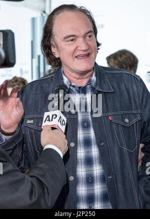 New York, Stati Uniti. 28 apr, 2017. Quentin Tarantino assiste XXV Anniversario di Screening retrospettiva del Reservoir Dogs al 2017 Tribeca Film Festival al Beacon Theatre, Manhattan Credito: Sam Aronov/Pacific Press/Alamy Live News Foto Stock