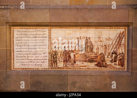 Il tiling che mostra una rappresentazione dell'esecuzione di 5 martiri dai francesi Napoleanic occupanti, 1809. Monumento als herois 1809, Placa de Garriga ho Bachs Foto Stock
