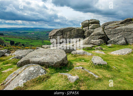 Rocce Bonehill sopra Widecombe nel Moor Dartmoor Foto Stock