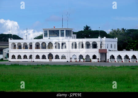 Vecchio edificio a Amani Abeid Karume Aeroporto Internazionale aeroporto principale nell'arcipelago di Zanzibar si trova sull'isola di Unguja a sud della città di Zanzibar, la capitale di Zanzibar una semi-parte autonoma della Tanzania in Africa orientale Foto Stock