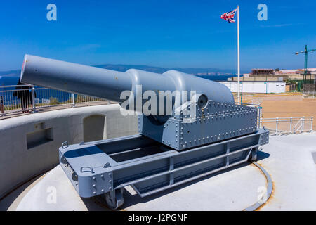 Presentare le pistole a Gibilterra. Regola Britannia. Il vecchio cannone installato in Europa Point su Gibilterra Foto Stock