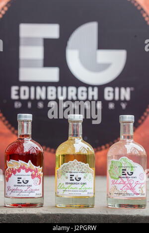 Heather Anderson Assistant Reginal Buyer per Asda e Alex Nicol amministratore delegato di Edinburgh Gin, Launch o Foto Stock