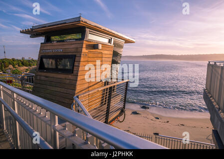 Torre bagnino al di sopra di La Jolla Cove. Jolla, California, Stati Uniti d'America. Foto Stock