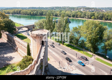 Questo in stile inglese city park è situato nel centro della città di Avignon sul Rocher des Doms un offre un ampia vista del Pont D' Avignon Foto Stock