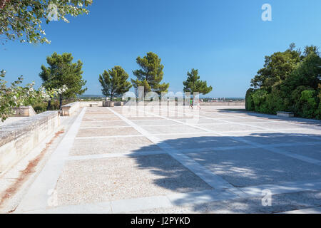 La piazza in stile inglese city park è situato nel centro della città di Avignon sul Rocher des Doms, 30 m al di sopra del Rodano. Foto Stock