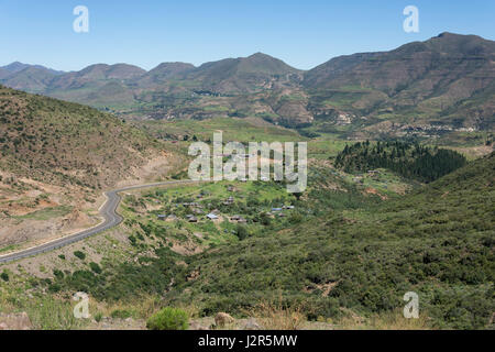 Paesaggio di montagna su strada per Semonkong, Maseru District, Regno di Lesotho Foto Stock