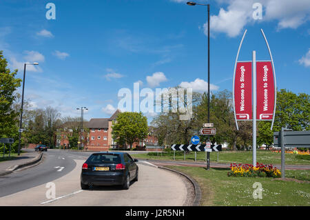 "Benvenuti a Slough' firmare su Bath Road (A4), Slough, Berkshire, Inghilterra, Regno Unito Foto Stock