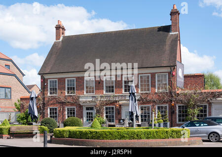 Il guardaboschi Pub, la Broadway, Beaconsfield Road, Farnham Common, Buckinghamshire, Inghilterra, Regno Unito Foto Stock