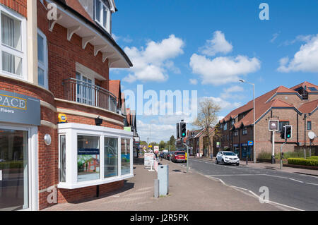 Il Broadway, Beaconsfield Road, Farnham Common, Buckinghamshire, Inghilterra, Regno Unito Foto Stock