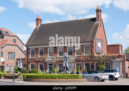 Il guardaboschi Pub, la Broadway, Beaconsfield Road, Farnham Common, Buckinghamshire, Inghilterra, Regno Unito Foto Stock