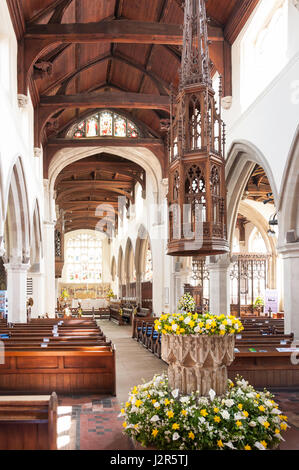 Interno navata della chiesa di Santa Maria, sagrato, Hitchin, Hertfordshire, England, Regno Unito Foto Stock