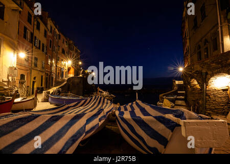 Due barche a Riomaggiore Foto Stock