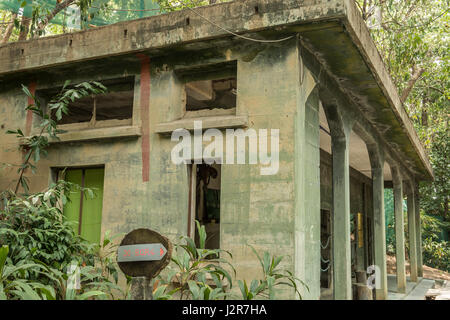 Resti della caserma presso il British fort a Penang, Malaysia, che fu costruito negli anni Trenta del Novecento e cadde al giapponese nel 1941. Foto Stock