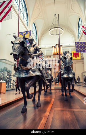 NEW YORK CITY - 13 settembre: nel Metropolitan Museum of Art è il 13 settembre 2013 a New York. Un centenario di armi e armature al Metropolitan Foto Stock